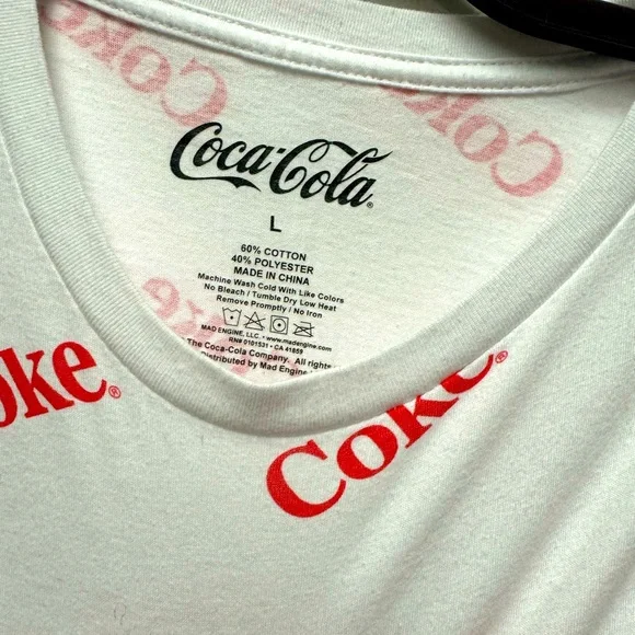 COCA COLA MEN'S COKE SHORT SLEEVE CREW NECK T-SHIRT SIZE L - Picture 2 of 3